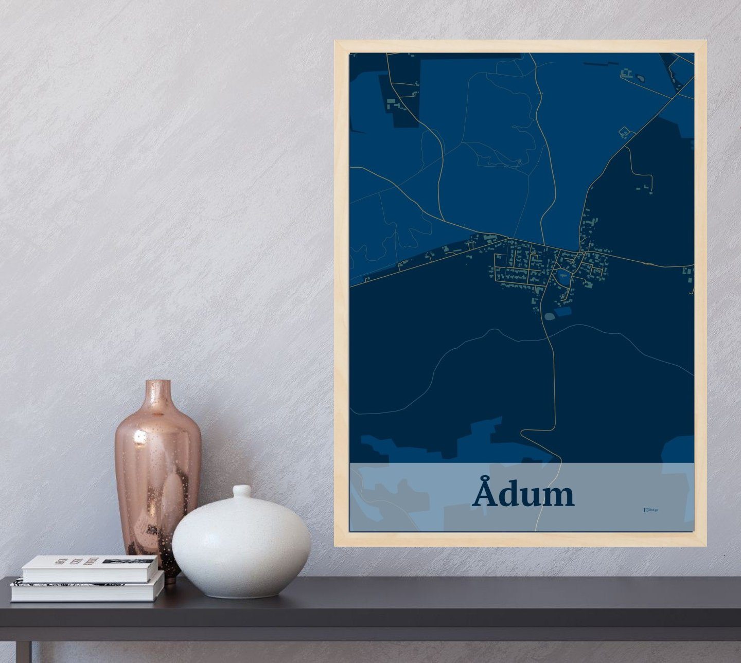 Ådum plakat i farve og HjemEgn.dk design firkantet. Design bykort for Ådum