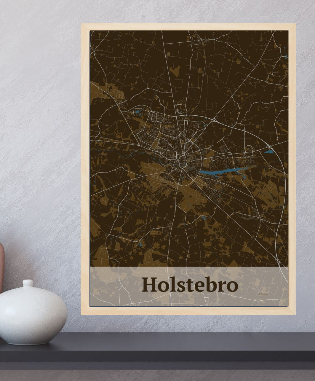 Holstebro Fra Din Hjemegn I plakat i farve og HjemEgn.dk design firkantet. Design bykort for Holstebro Fra Din Hjemegn I