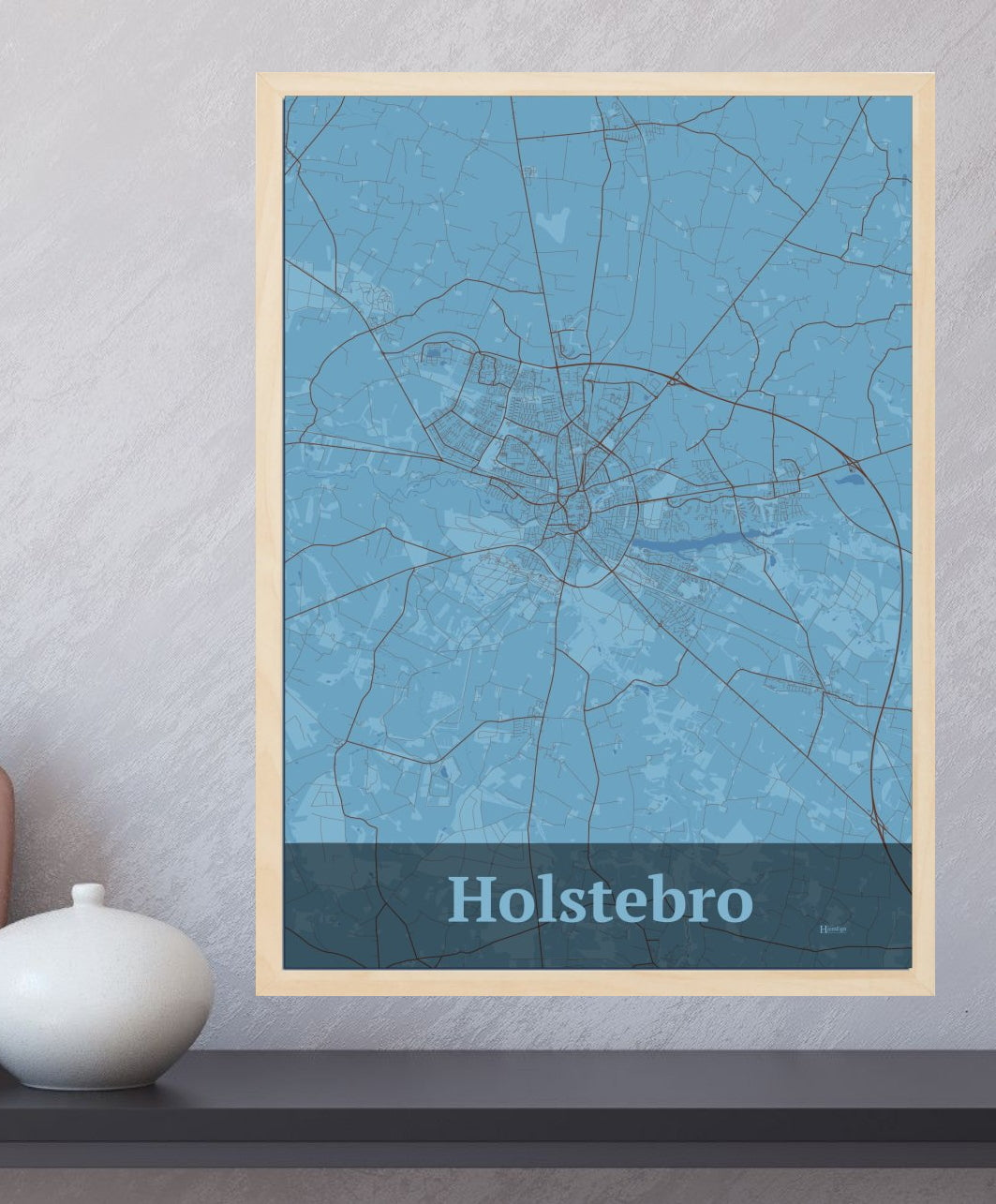 Holstebro Fra Din Hjemegn I plakat i farve og HjemEgn.dk design firkantet. Design bykort for Holstebro Fra Din Hjemegn I