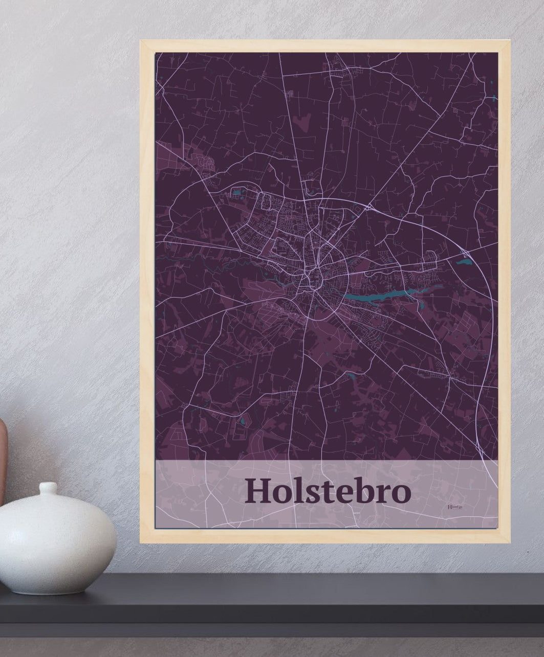 Holstebro Fra Din Hjemegn I plakat i farve og HjemEgn.dk design firkantet. Design bykort for Holstebro Fra Din Hjemegn I
