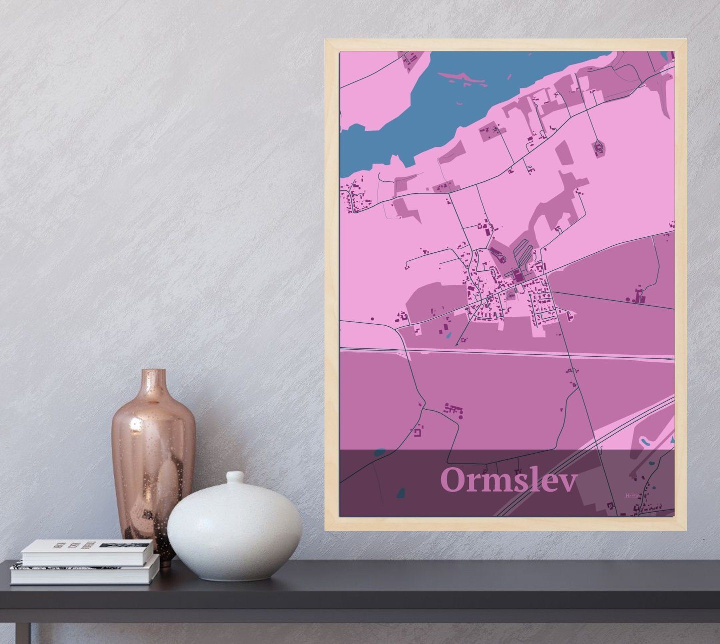 Ormslev plakat i farve og HjemEgn.dk design firkantet. Design bykort for Ormslev