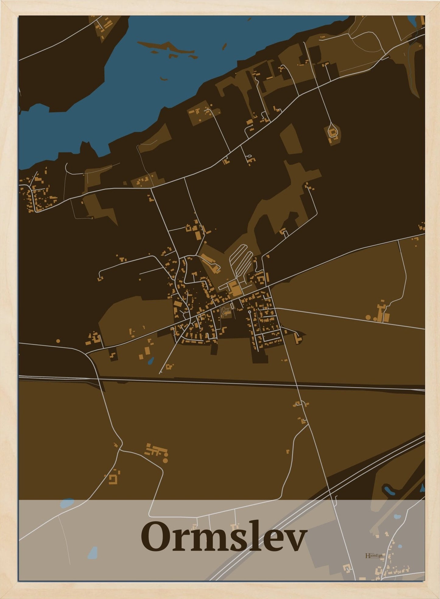 Ormslev plakat i farve mørk brun og HjemEgn.dk design firkantet. Design bykort for Ormslev