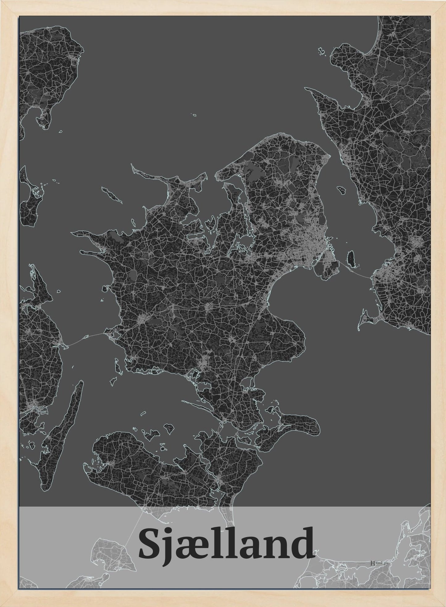 Sjælland plakat i mørk grå og HjemEgn.dk design firkantet. Design bykort for Sjælland