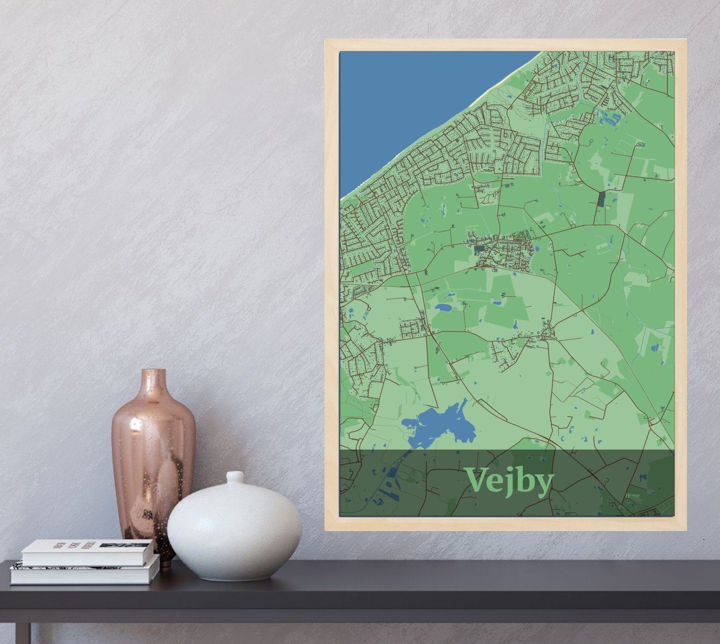 Vejby plakat i farve og HjemEgn.dk design firkantet. Design bykort for Vejby