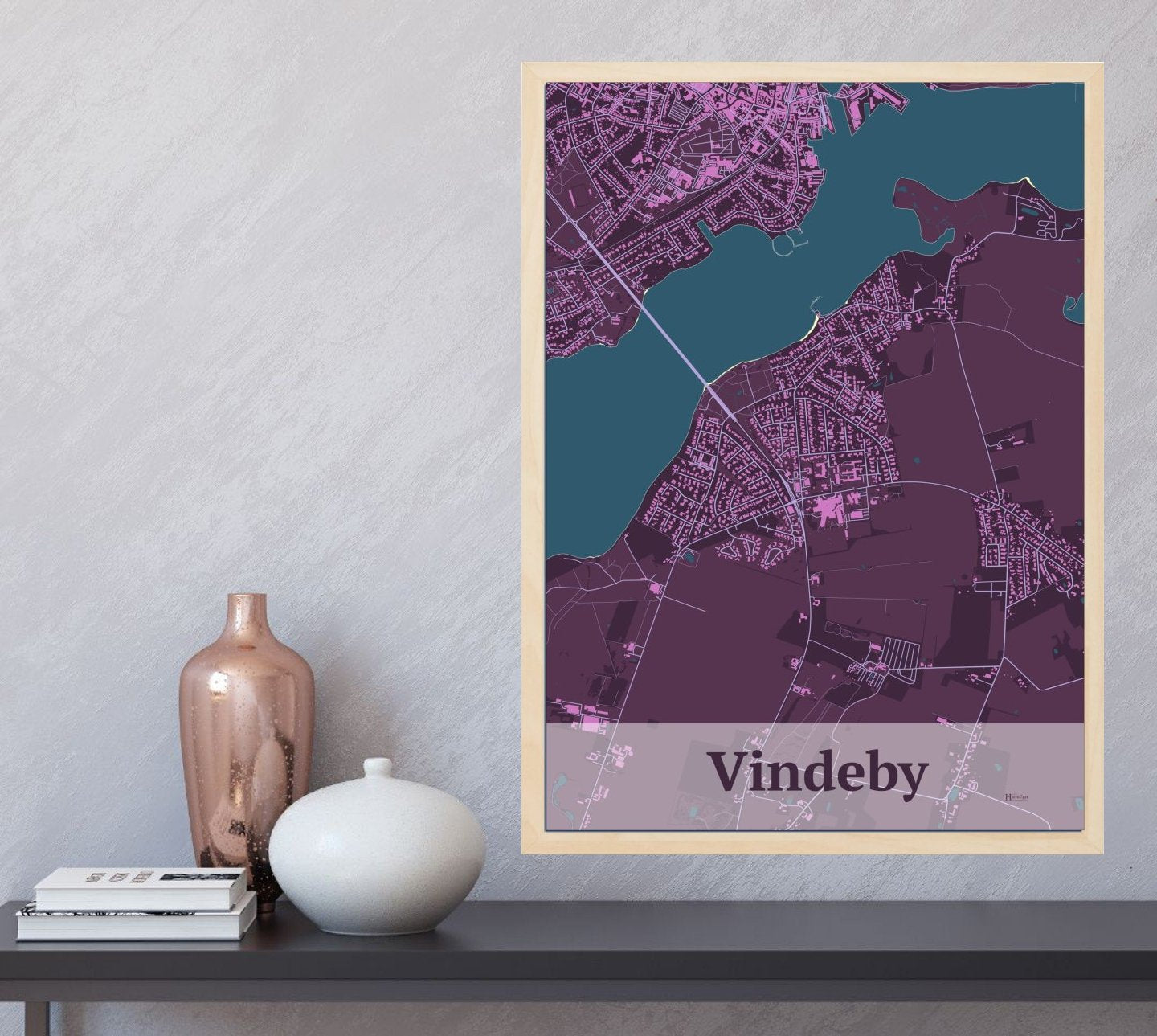Vindeby plakat i farve og HjemEgn.dk design firkantet. Design bykort for Vindeby