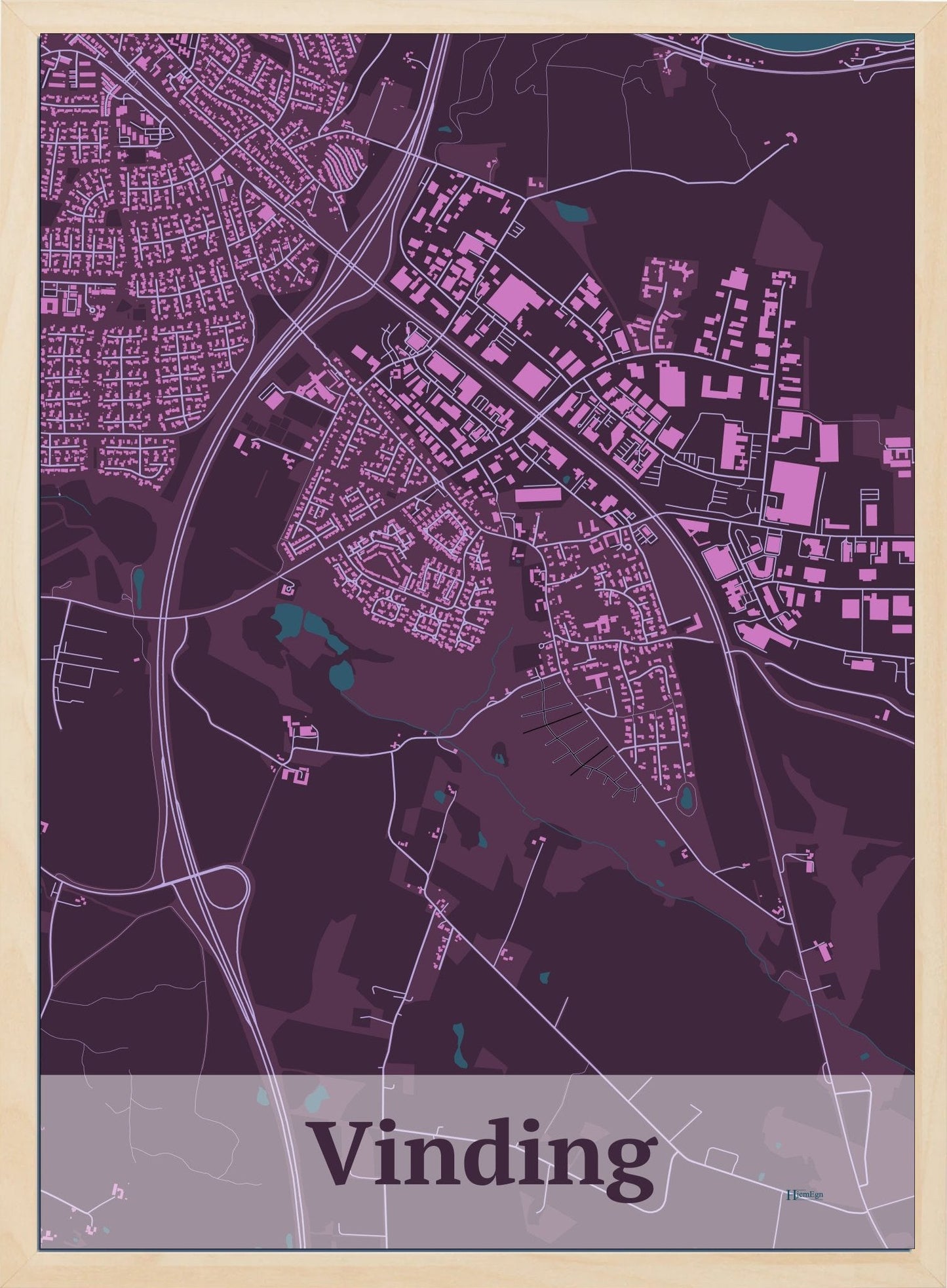 Vinding plakat i farve mørk rød og HjemEgn.dk design firkantet. Design bykort for Vinding