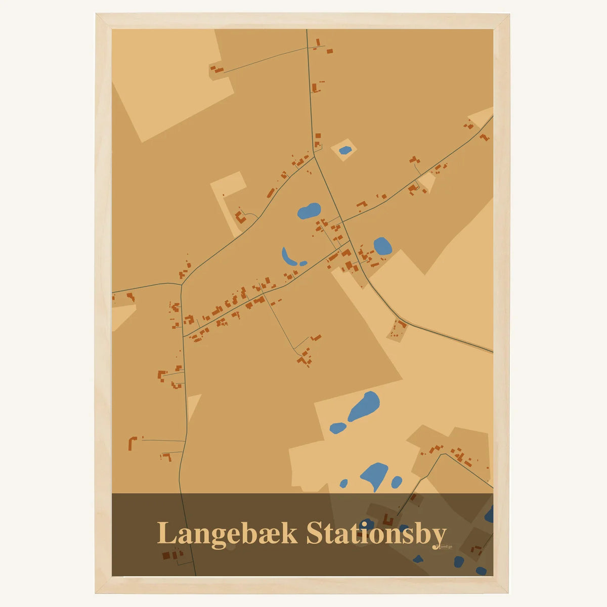 Langebæk Stationsby plakat – Firkantet 2026 – Lys pastel brun
