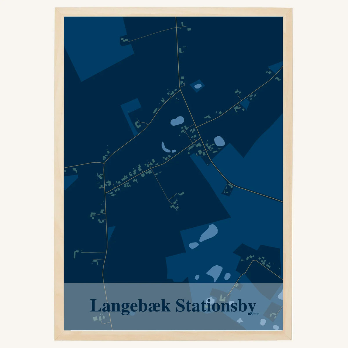 Langebæk Stationsby plakat – Firkantet 2026 – Mørk blå