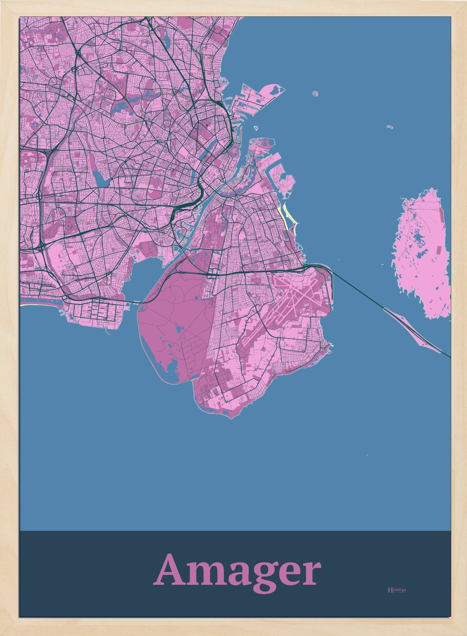 Amager plakat i farve pastel rød og HjemEgn.dk design firkantet. Design ø-kort for Amager