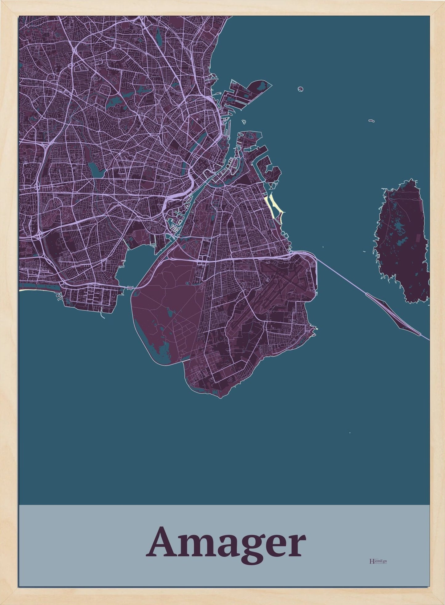 Amager plakat i farve mørk rød og HjemEgn.dk design firkantet. Design ø-kort for Amager