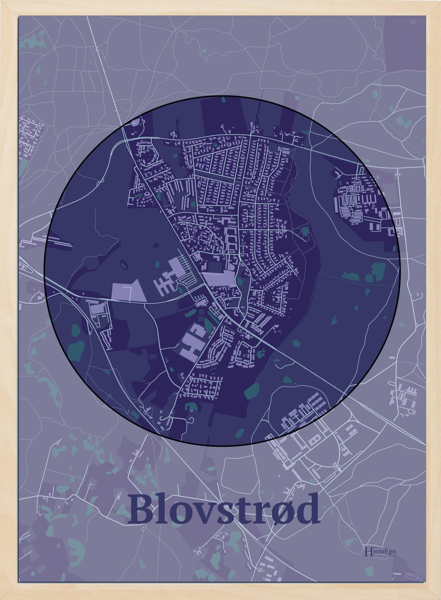 Blovstrød plakat i farve mørk lilla og HjemEgn.dk design centrum. Design bykort for Blovstrød