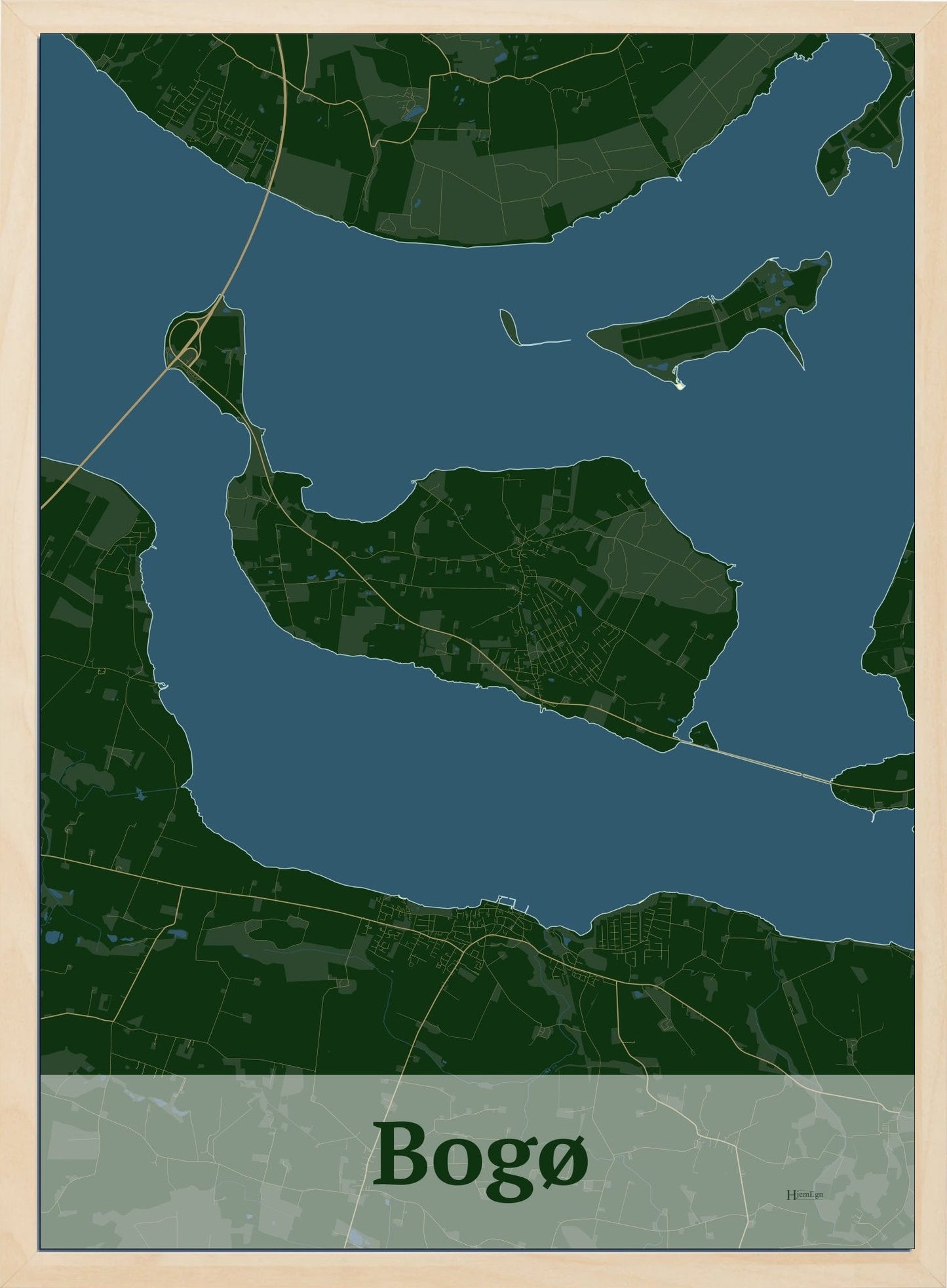 Bogø plakat i farve mørk grøn og HjemEgn.dk design firkantet. Design ø-kort for Bogø