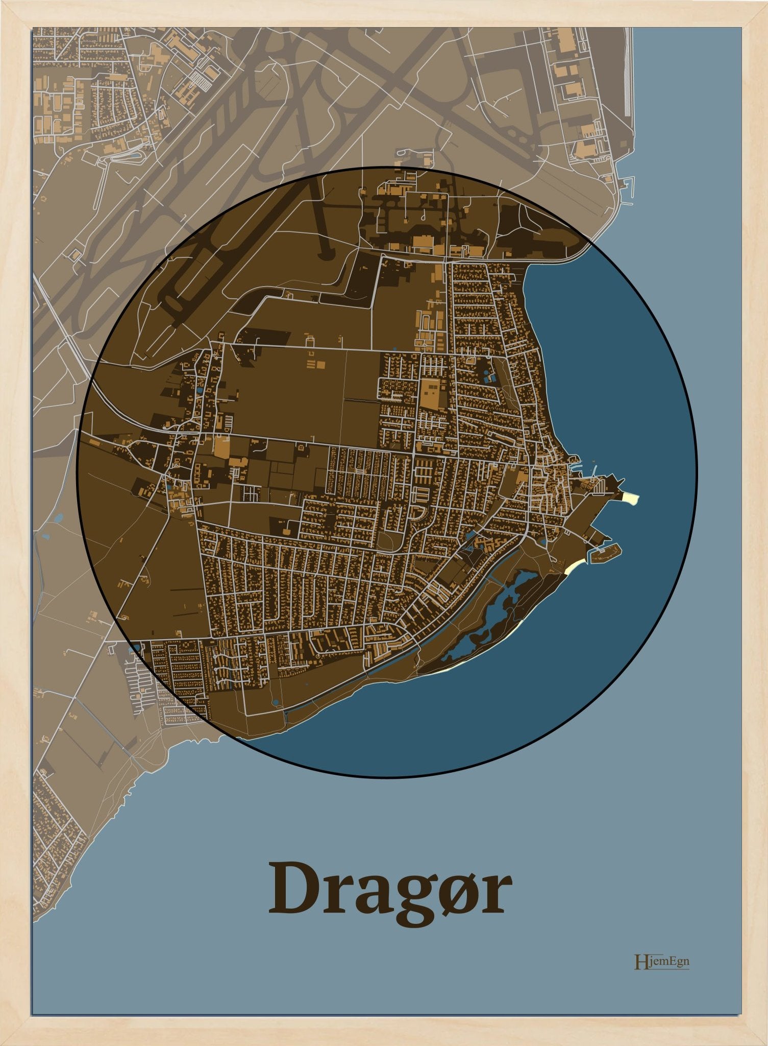 Dragør plakat i farve mørk brun og HjemEgn.dk design centrum. Design bykort for Dragør