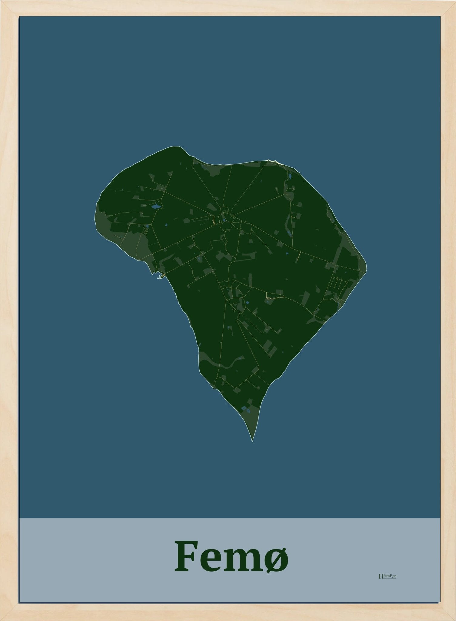 Femø plakat i farve mørk grøn og HjemEgn.dk design firkantet. Design ø-kort for Femø