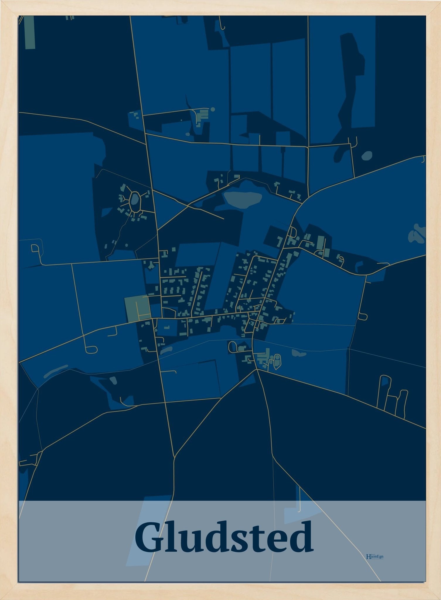 Gludsted plakat i farve mørk blå og HjemEgn.dk design firkantet. Design bykort for Gludsted