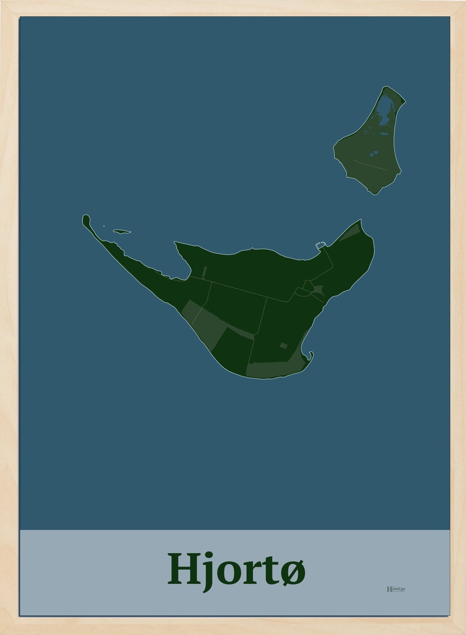 Hjortø plakat i farve mørk grøn og HjemEgn.dk design firkantet. Design ø-kort for Hjortø