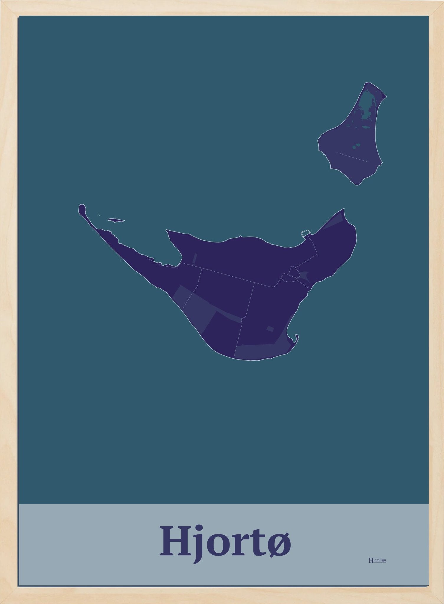 Hjortø plakat i farve mørk lilla og HjemEgn.dk design firkantet. Design ø-kort for Hjortø