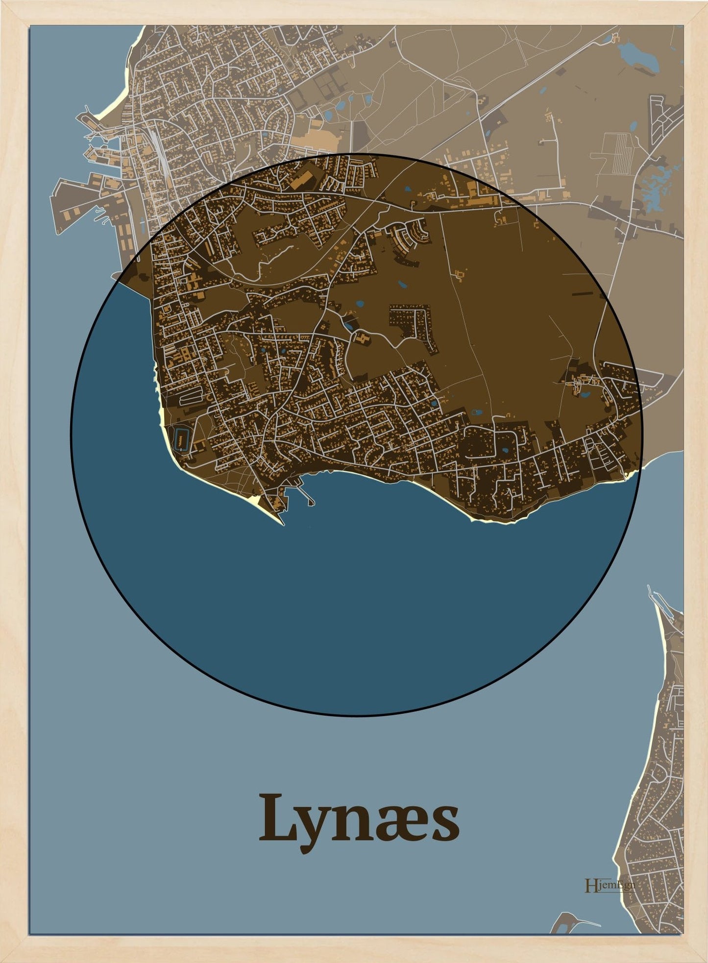 Lynæs plakat i farve mørk brun og HjemEgn.dk design centrum. Design bykort for Lynæs