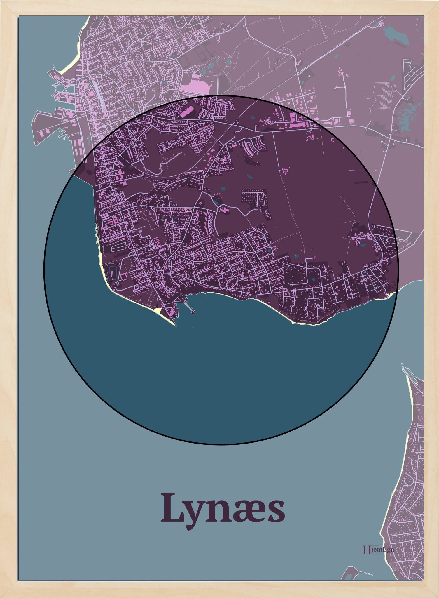 Lynæs plakat i farve mørk rød og HjemEgn.dk design centrum. Design bykort for Lynæs