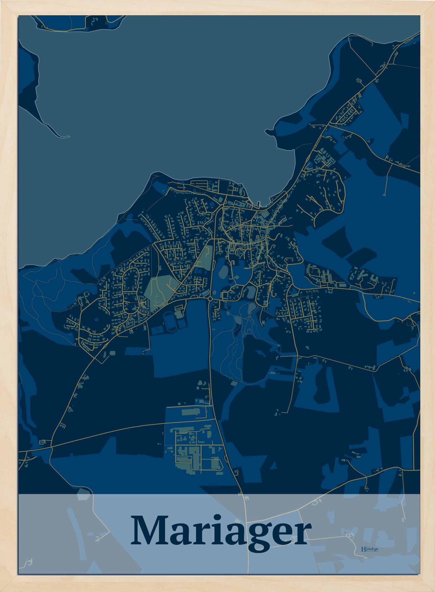Mariager plakat i farve mørk blå og HjemEgn.dk design firkantet. Design bykort for Mariager