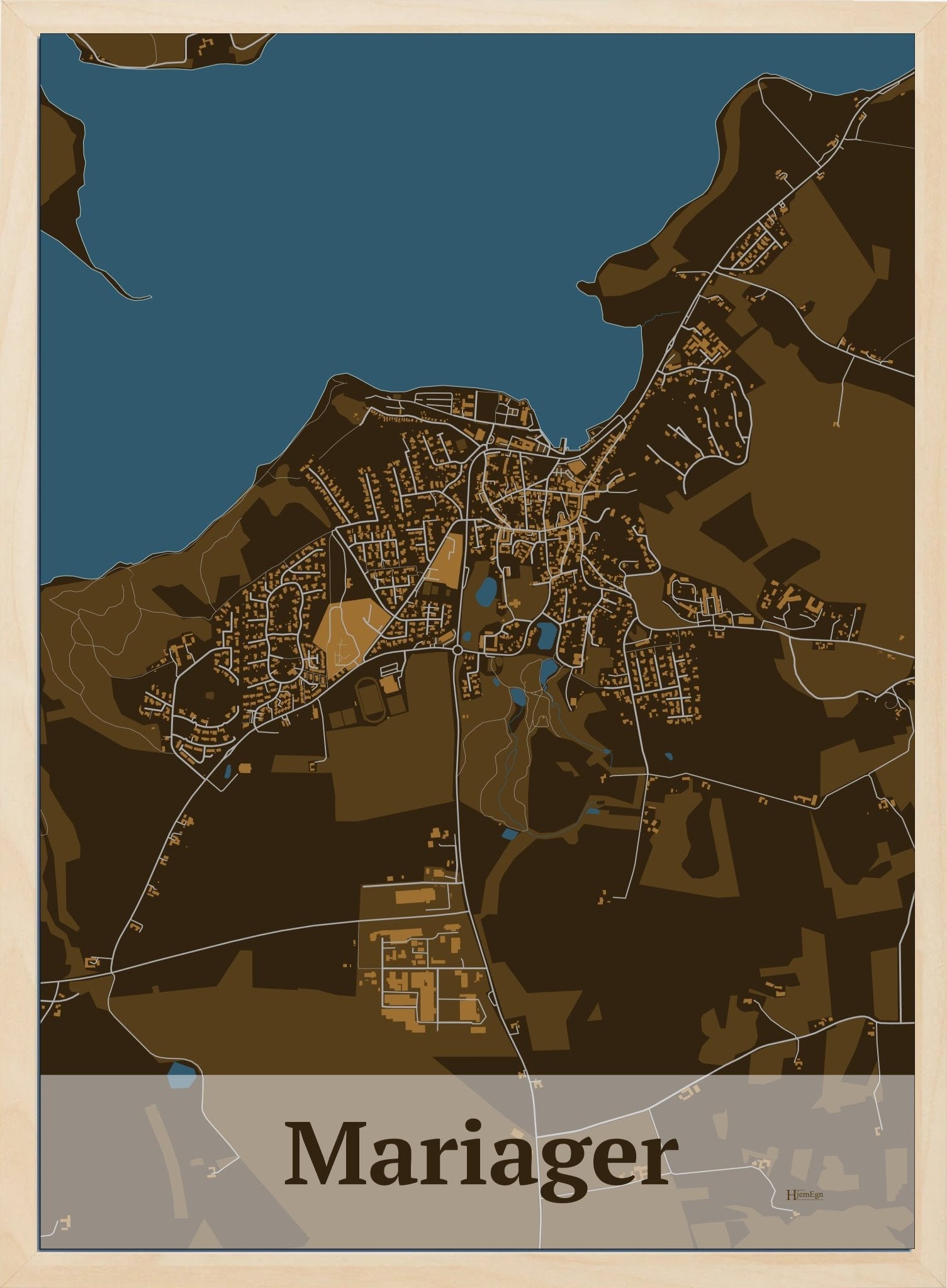 Mariager plakat i farve mørk brun og HjemEgn.dk design firkantet. Design bykort for Mariager