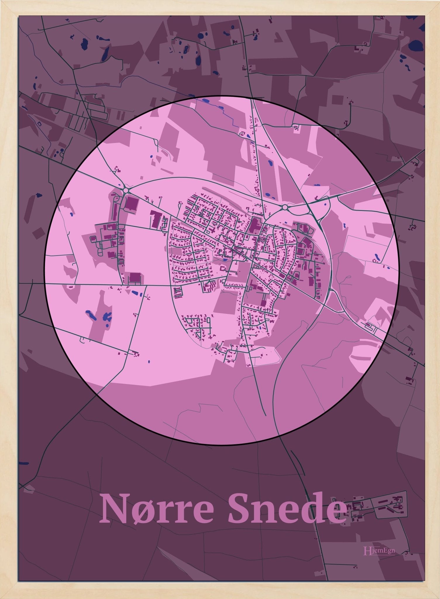 Nørre Snede plakat i farve pastel rød og HjemEgn.dk design centrum. Design bykort for Nørre Snede