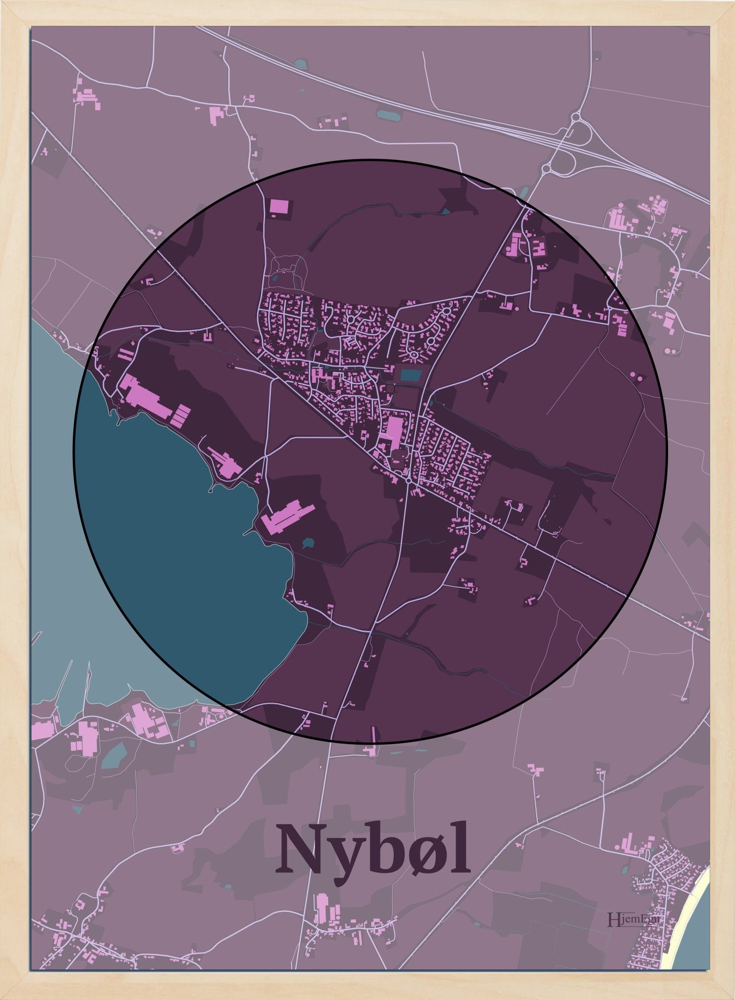 Nybøl plakat i farve mørk rød og HjemEgn.dk design centrum. Design bykort for Nybøl