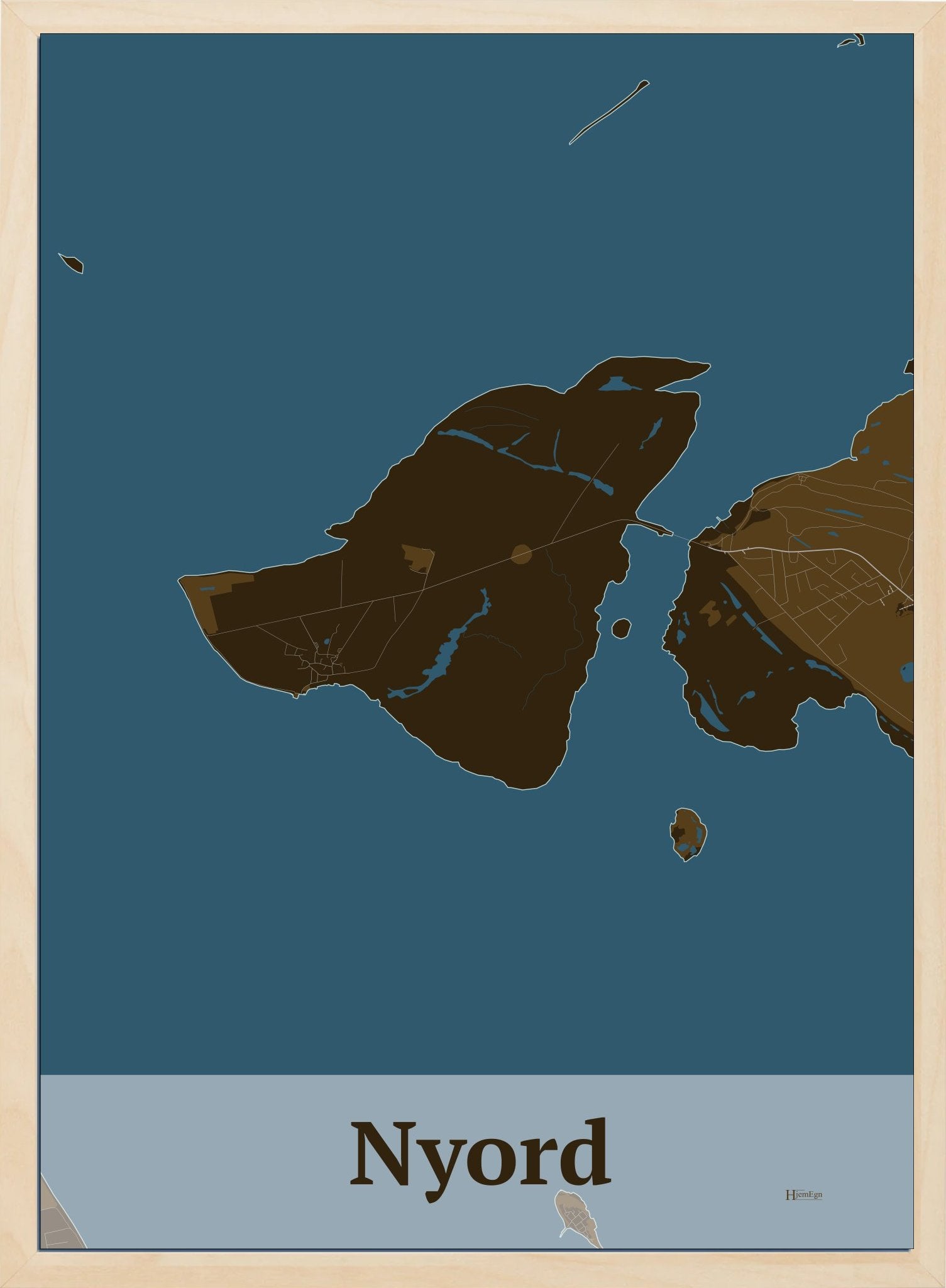 Nyord plakat i farve mørk brun og HjemEgn.dk design firkantet. Design ø-kort for Nyord