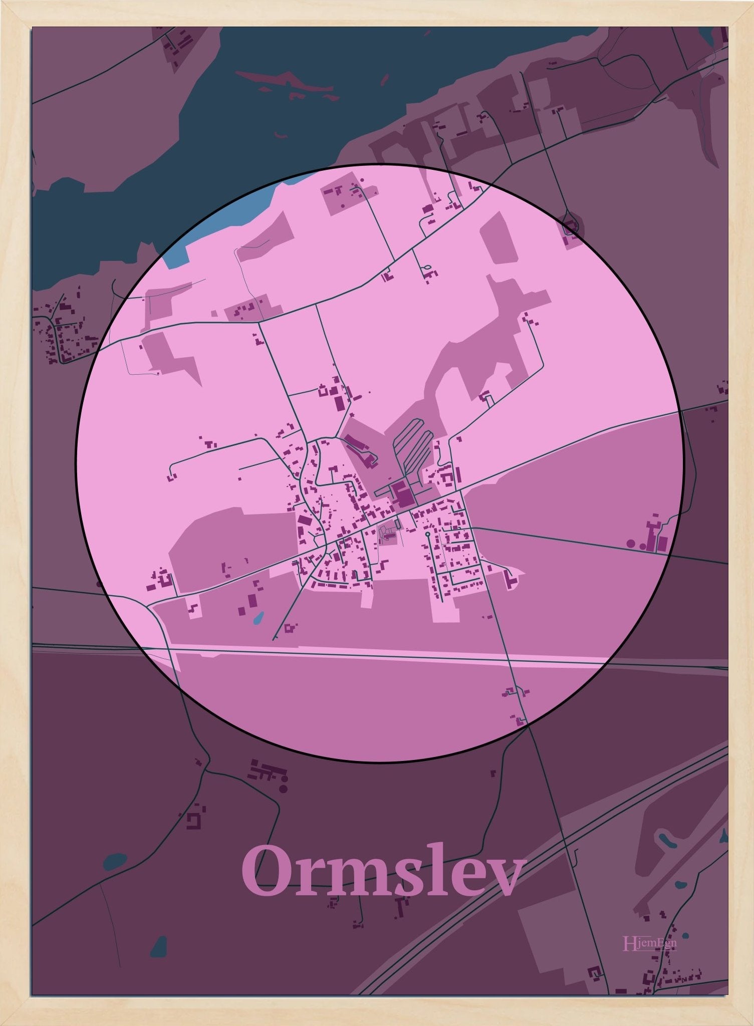 Ormslev plakat i farve pastel rød og HjemEgn.dk design centrum. Design bykort for Ormslev
