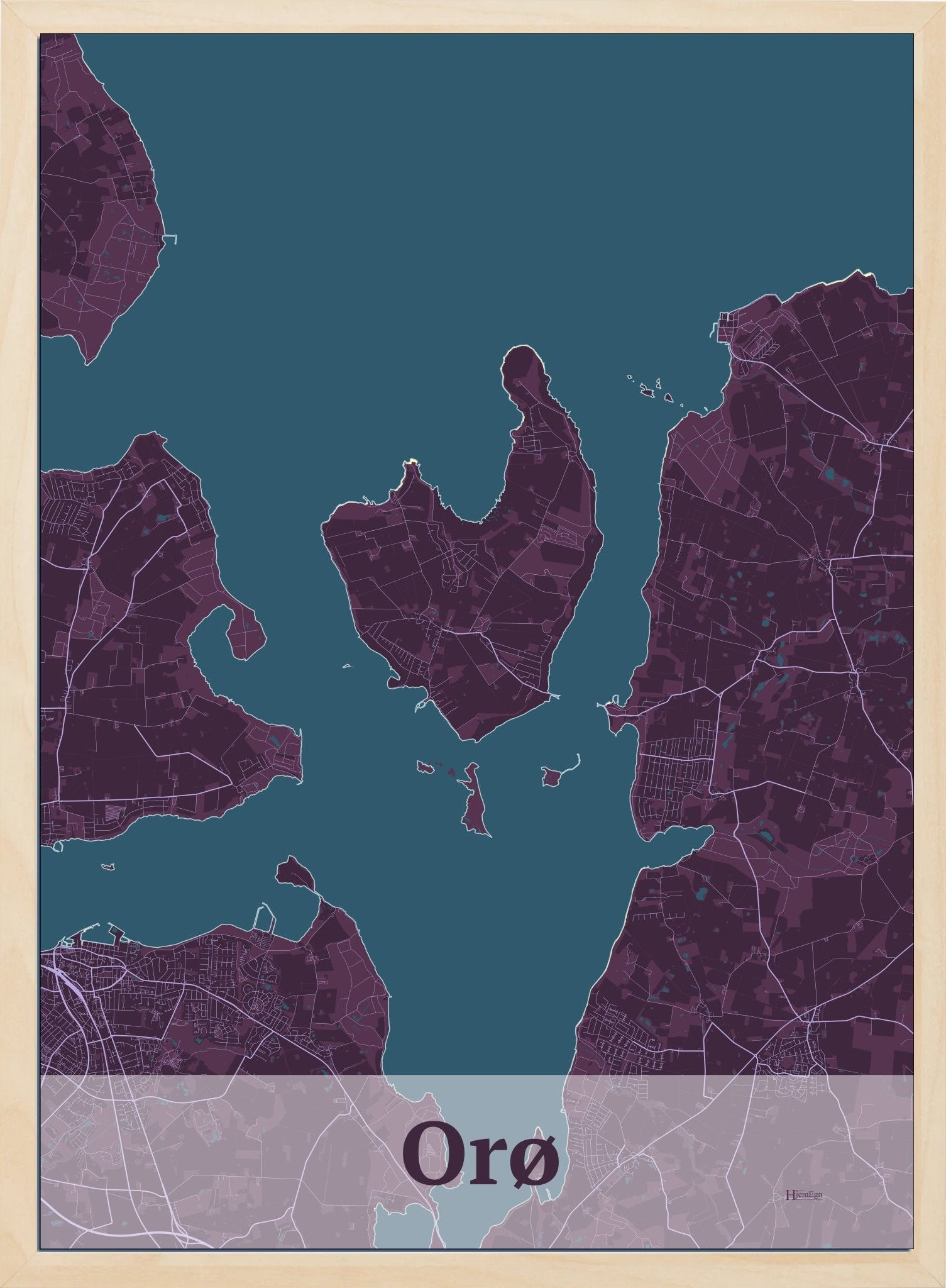 Orø plakat i farve mørk rød og HjemEgn.dk design firkantet. Design ø-kort for Orø