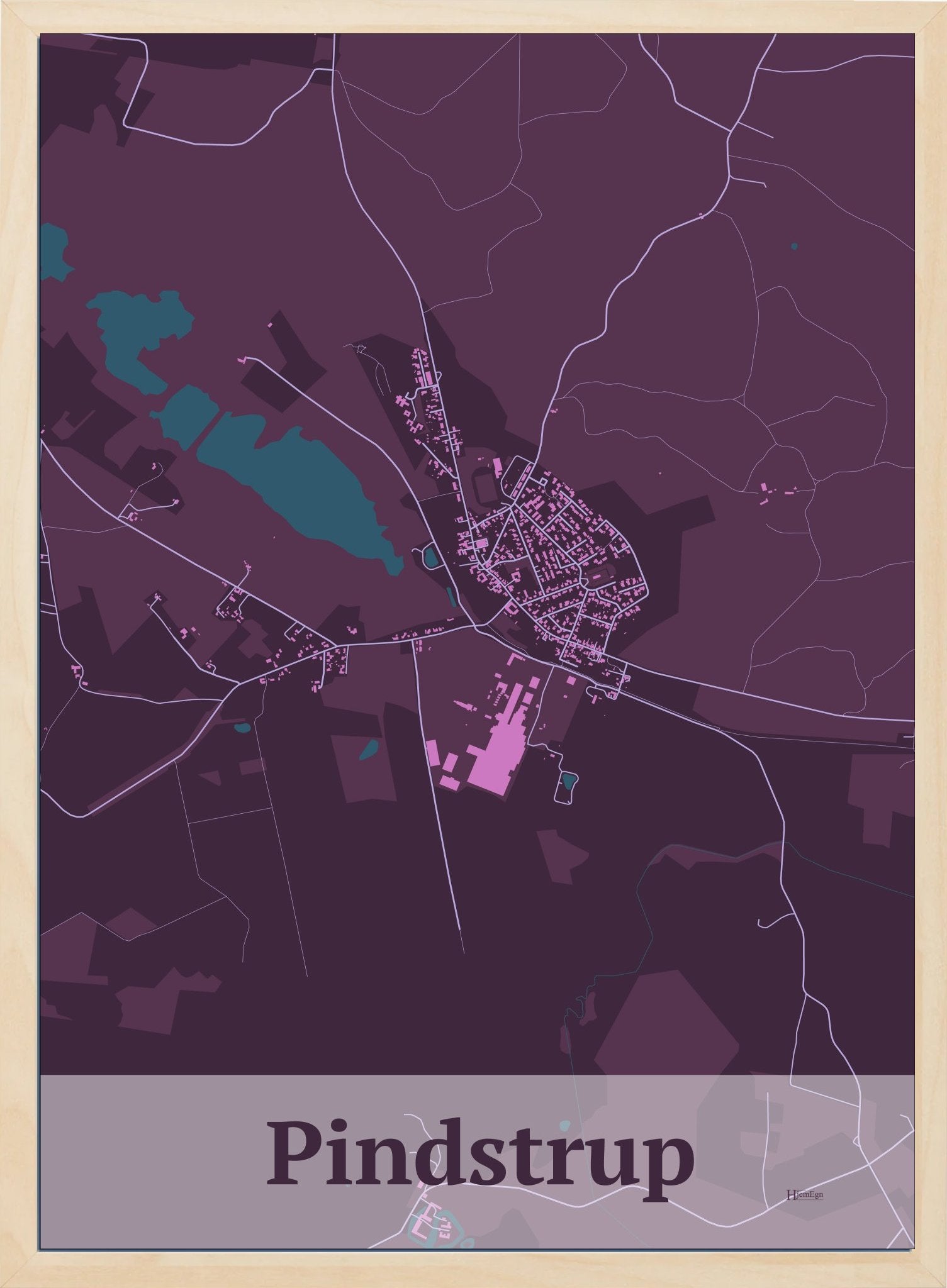 Pindstrup plakat i farve mørk rød og HjemEgn.dk design firkantet. Design bykort for Pindstrup
