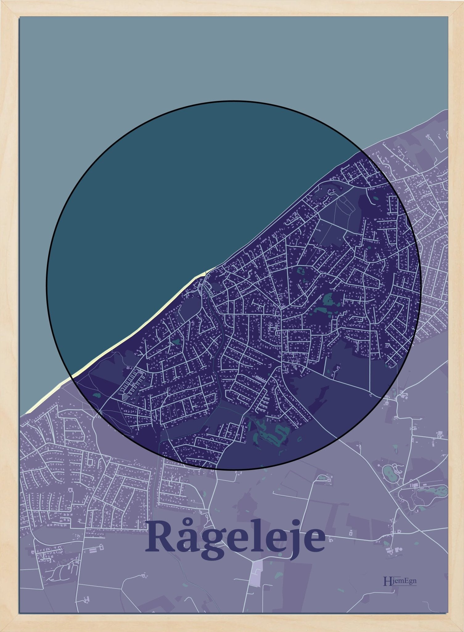 Rågeleje plakat i farve mørk lilla og HjemEgn.dk design centrum. Design bykort for Rågeleje