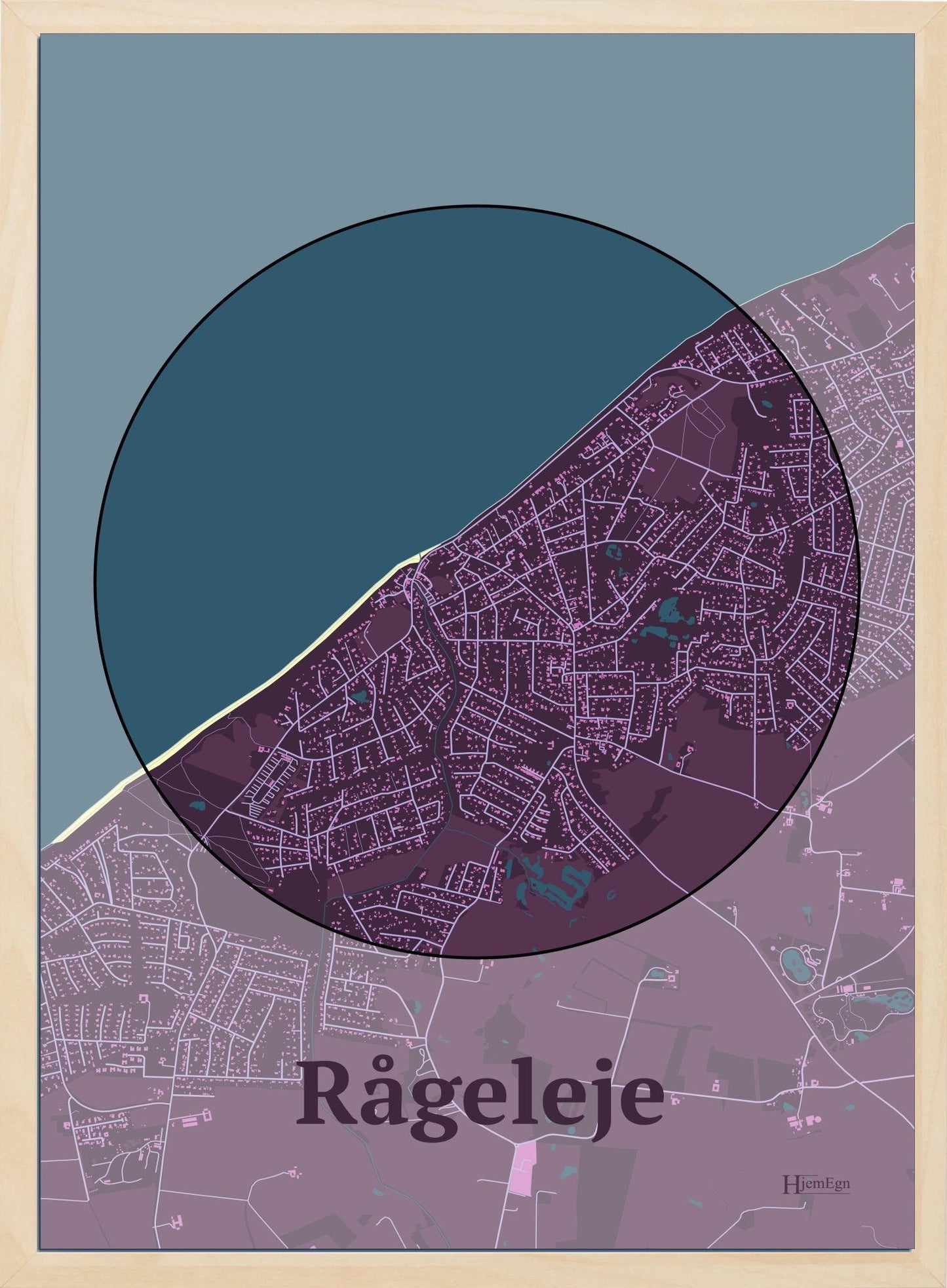 Rågeleje plakat i farve mørk rød og HjemEgn.dk design centrum. Design bykort for Rågeleje