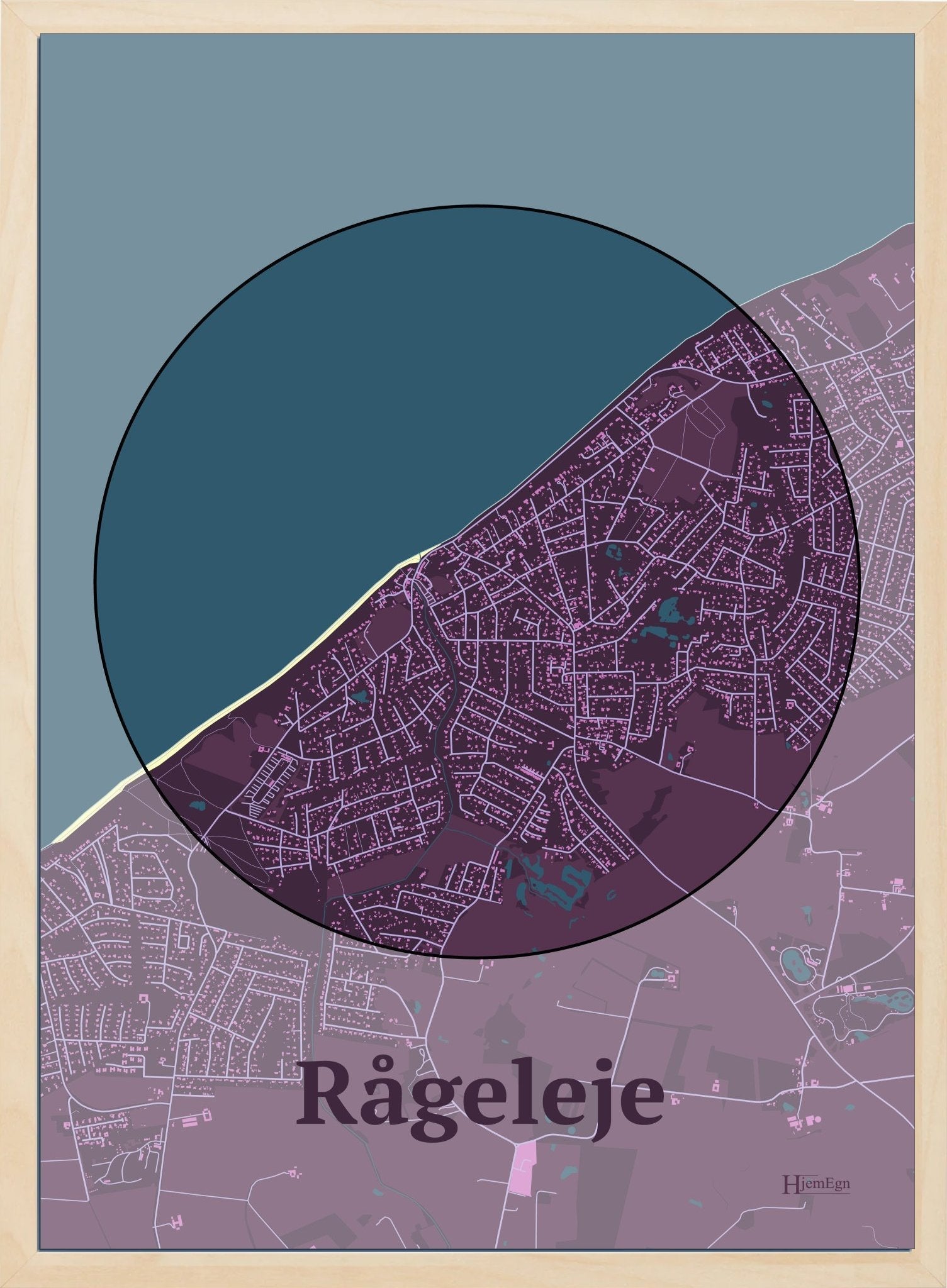 Rågeleje plakat i farve mørk rød og HjemEgn.dk design centrum. Design bykort for Rågeleje