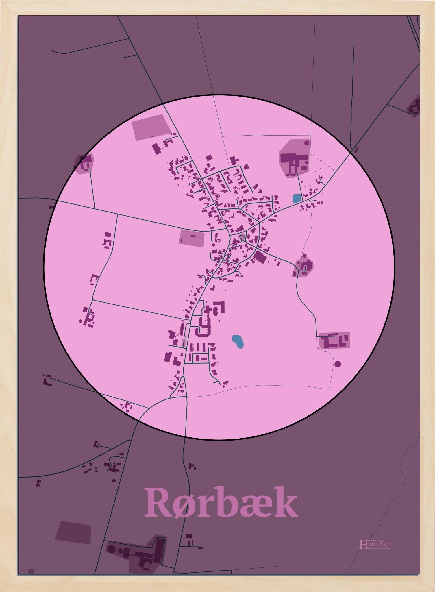 Rørbæk plakat i farve pastel rød og HjemEgn.dk design centrum. Design bykort for Rørbæk