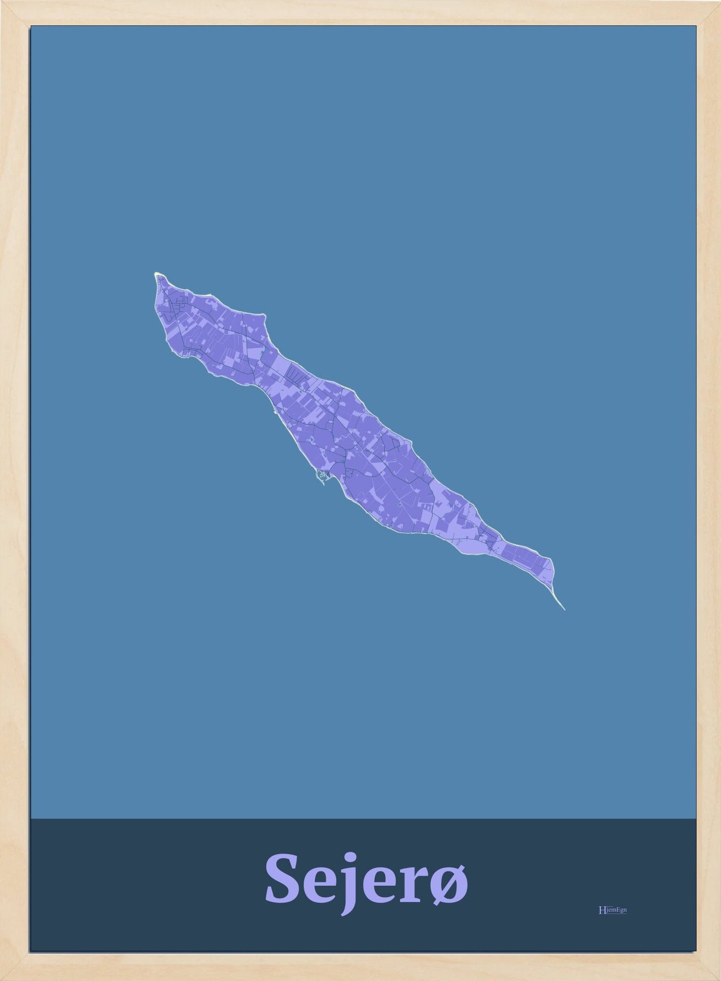 Sejerø plakat i farve pastel lilla og HjemEgn.dk design firkantet. Design ø-kort for Sejerø