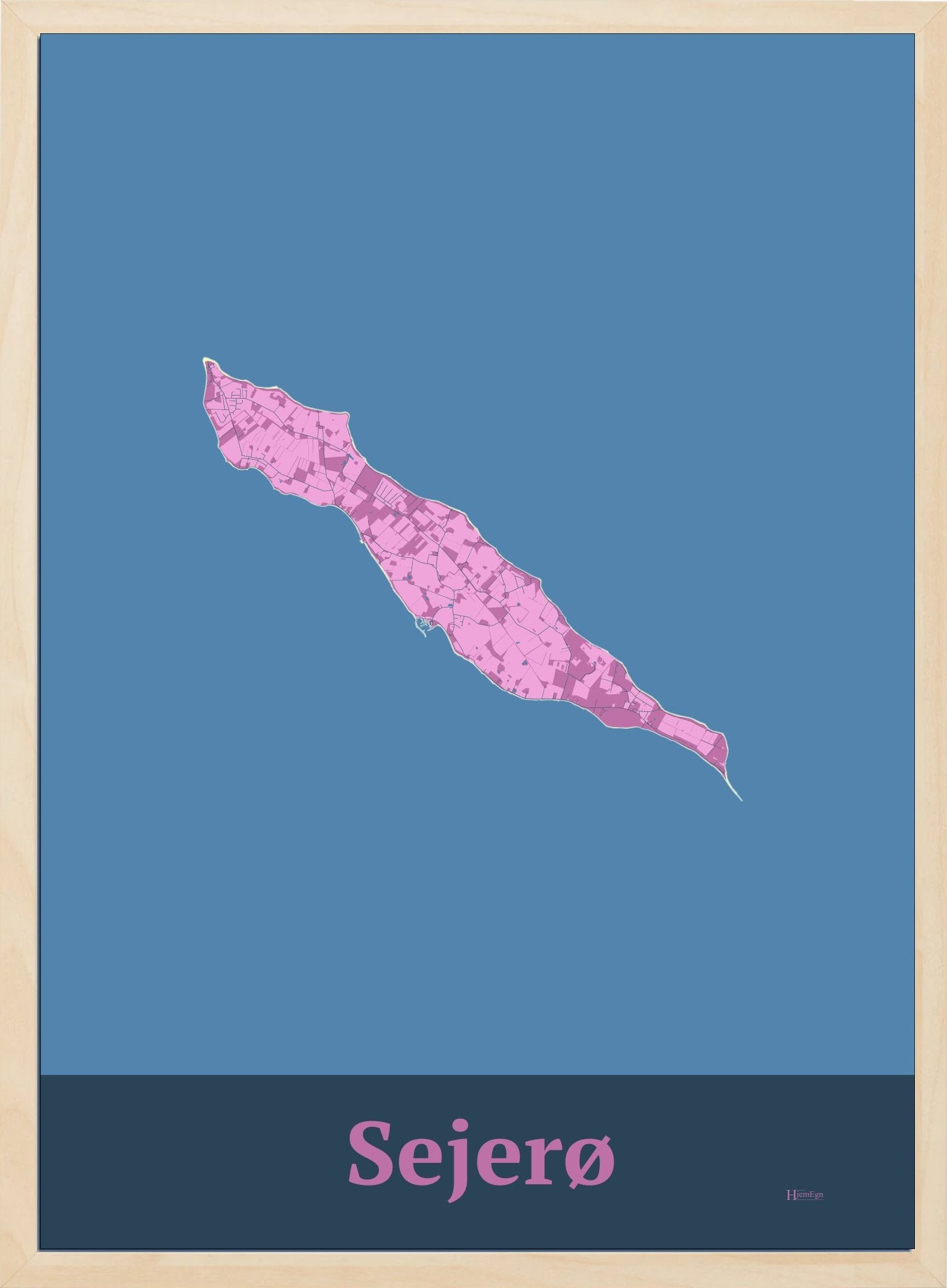 Sejerø plakat i farve pastel rød og HjemEgn.dk design firkantet. Design ø-kort for Sejerø