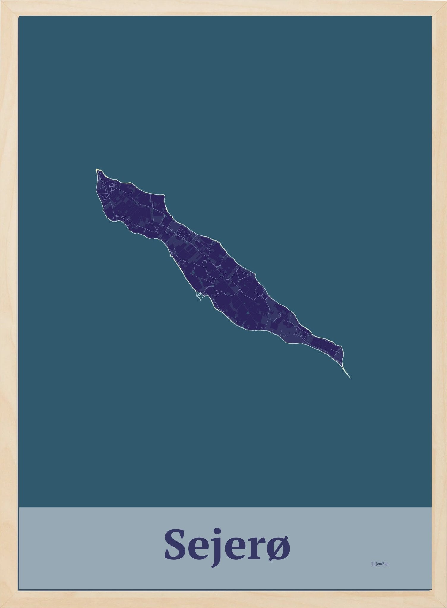 Sejerø plakat i farve mørk lilla og HjemEgn.dk design firkantet. Design ø-kort for Sejerø