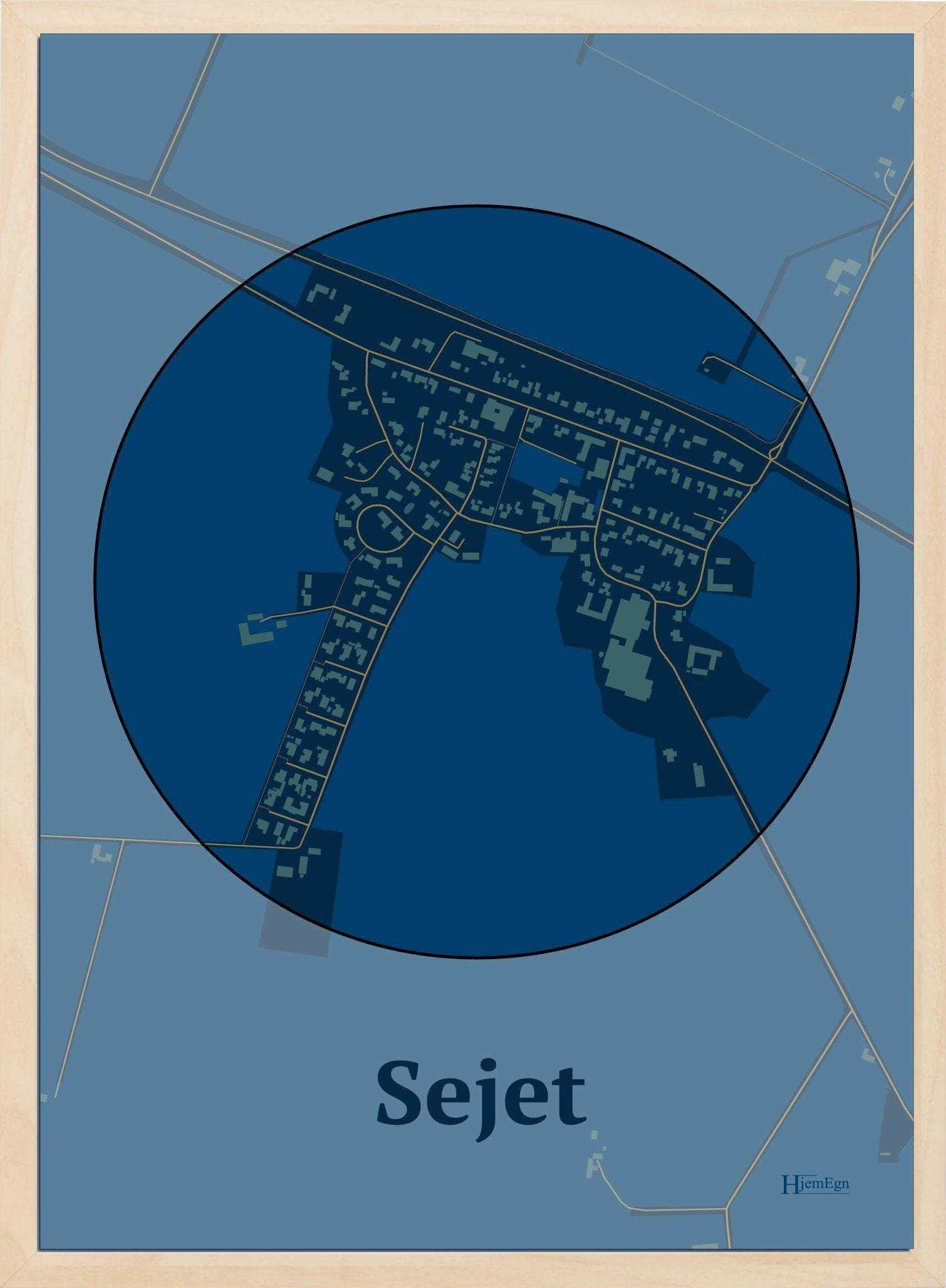 Sejet plakat i farve mørk blå og HjemEgn.dk design centrum. Design bykort for Sejet