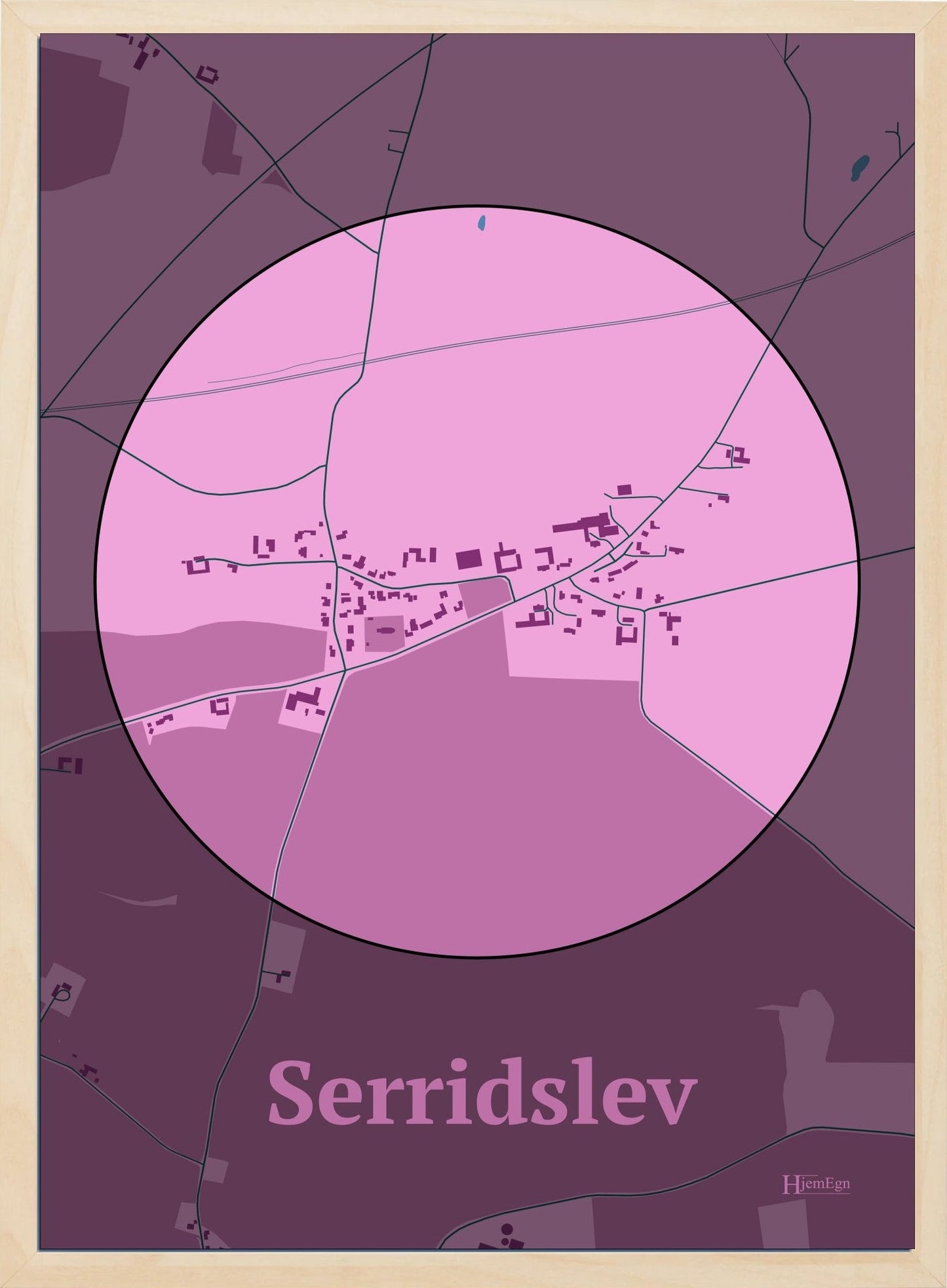 Serridslev plakat i farve pastel rød og HjemEgn.dk design centrum. Design bykort for Serridslev