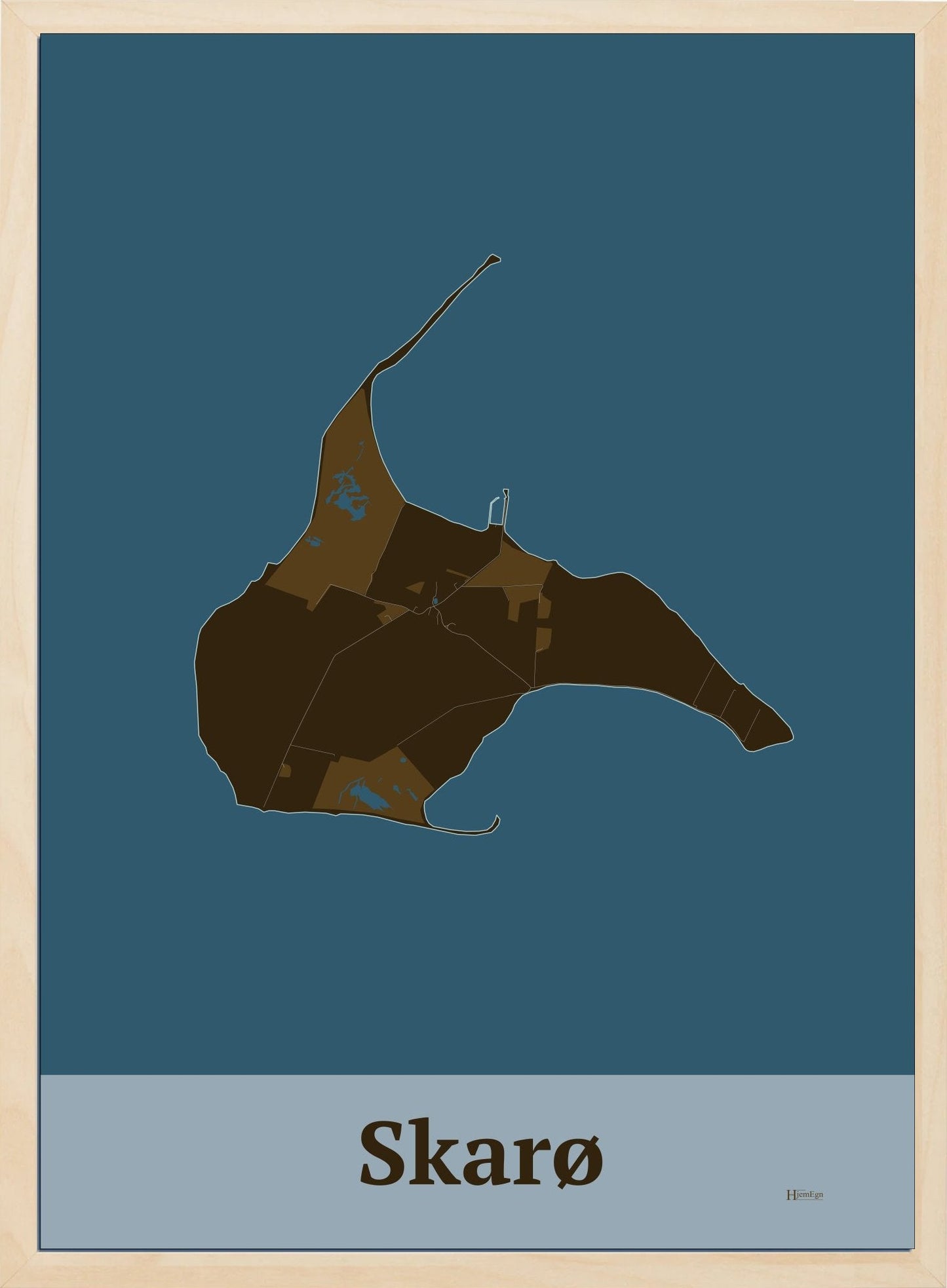 Skarø plakat i farve mørk brun og HjemEgn.dk design firkantet. Design ø-kort for Skarø