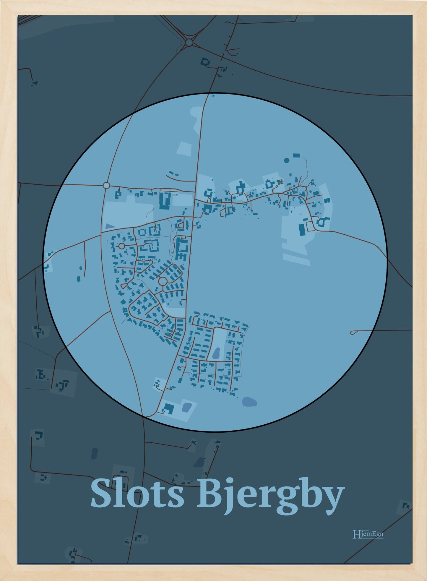 Slots Bjergby plakat i farve pastel blå og HjemEgn.dk design centrum. Design bykort for Slots Bjergby