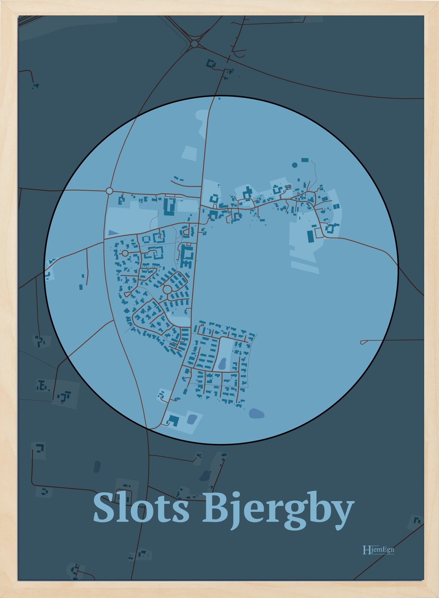 Slots Bjergby plakat i farve pastel blå og HjemEgn.dk design centrum. Design bykort for Slots Bjergby