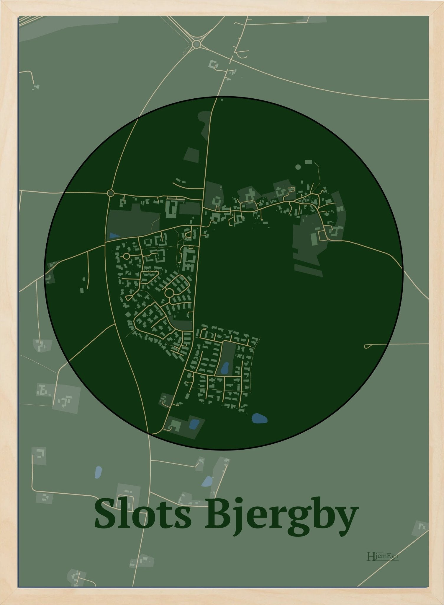 Slots Bjergby plakat i farve mørk grøn og HjemEgn.dk design centrum. Design bykort for Slots Bjergby