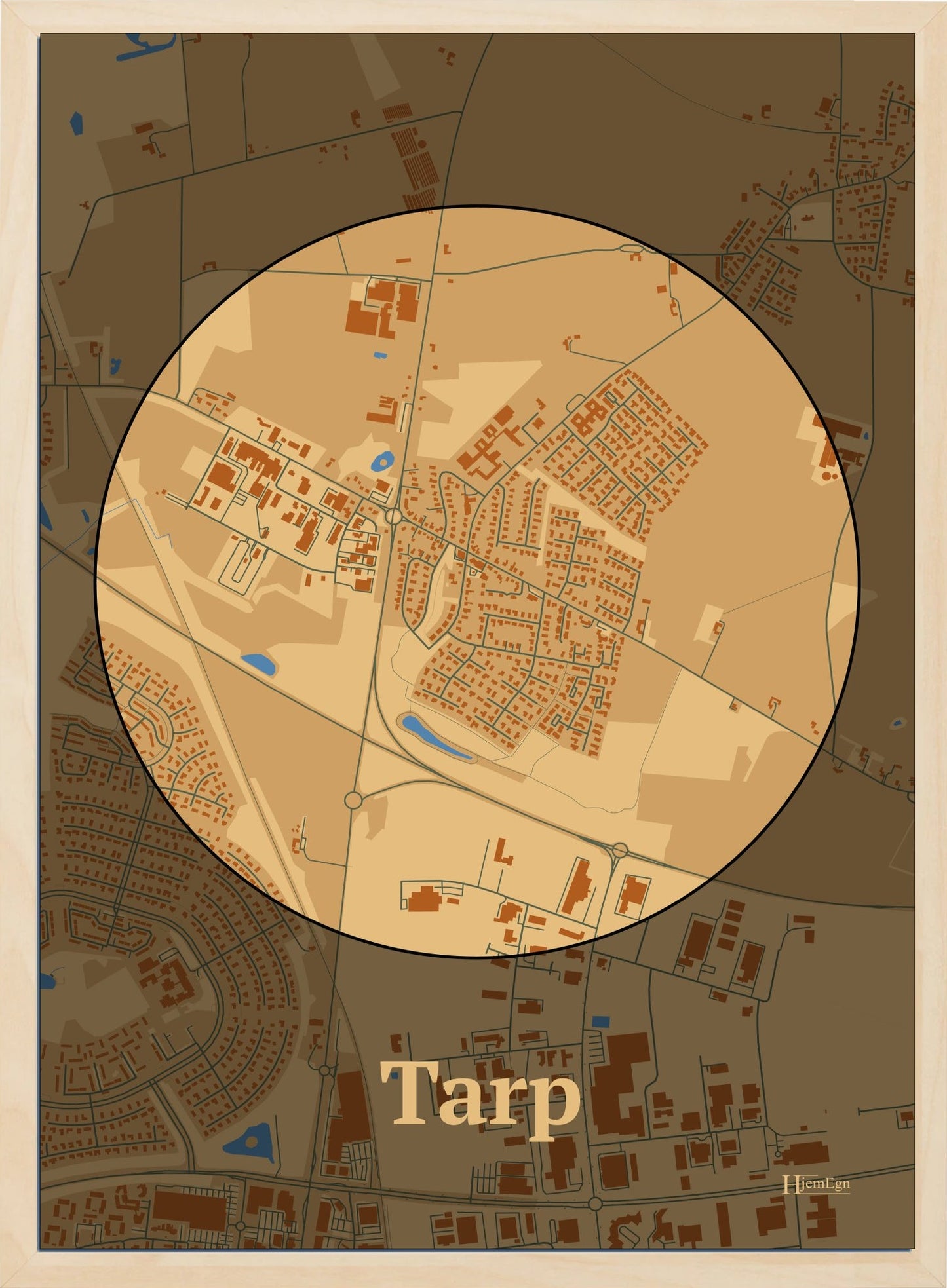 Tarp plakat i farve pastel brun og HjemEgn.dk design centrum. Design bykort for Tarp