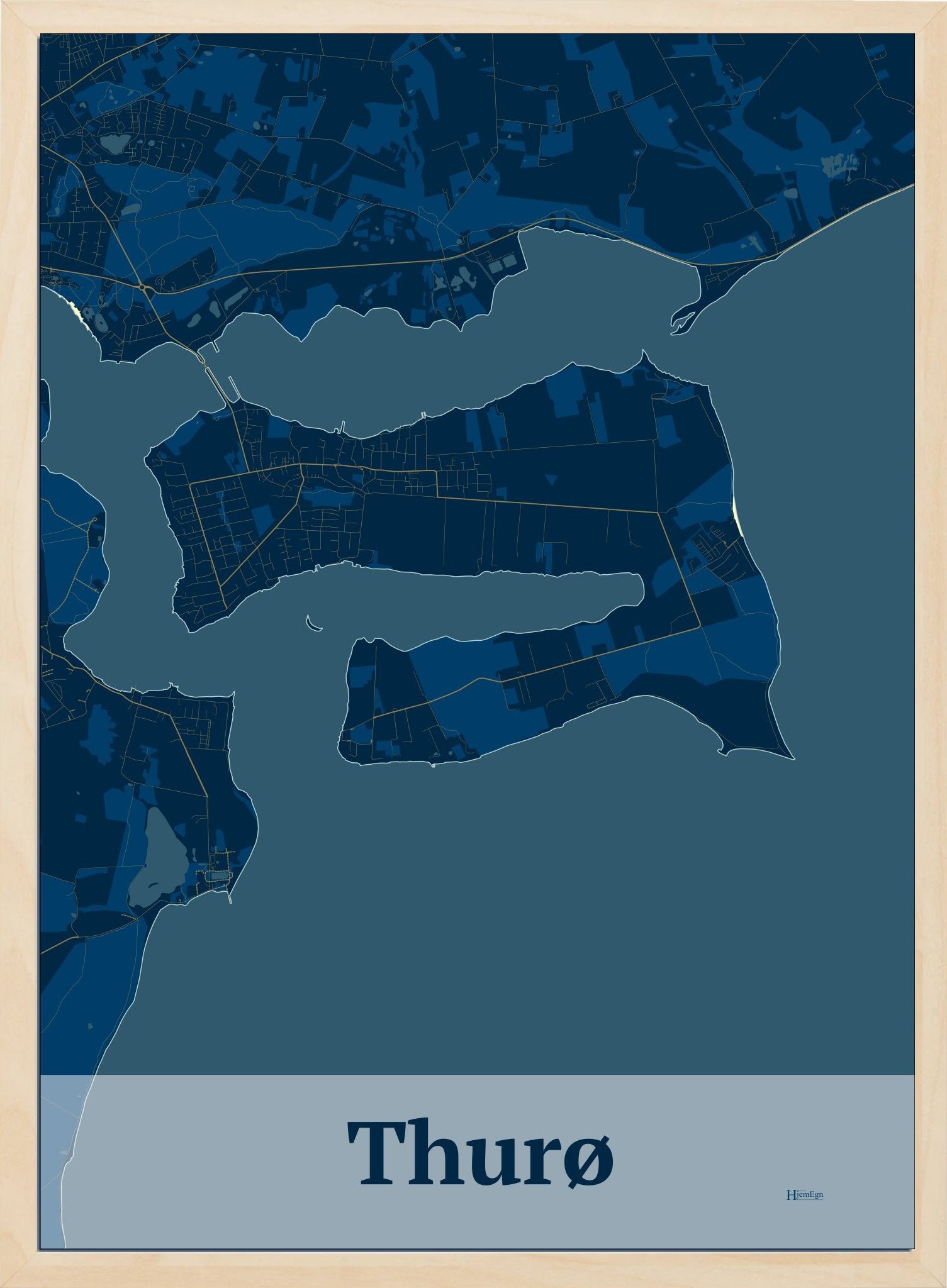 Thurø plakat i farve mørk blå og HjemEgn.dk design firkantet. Design ø-kort for Thurø