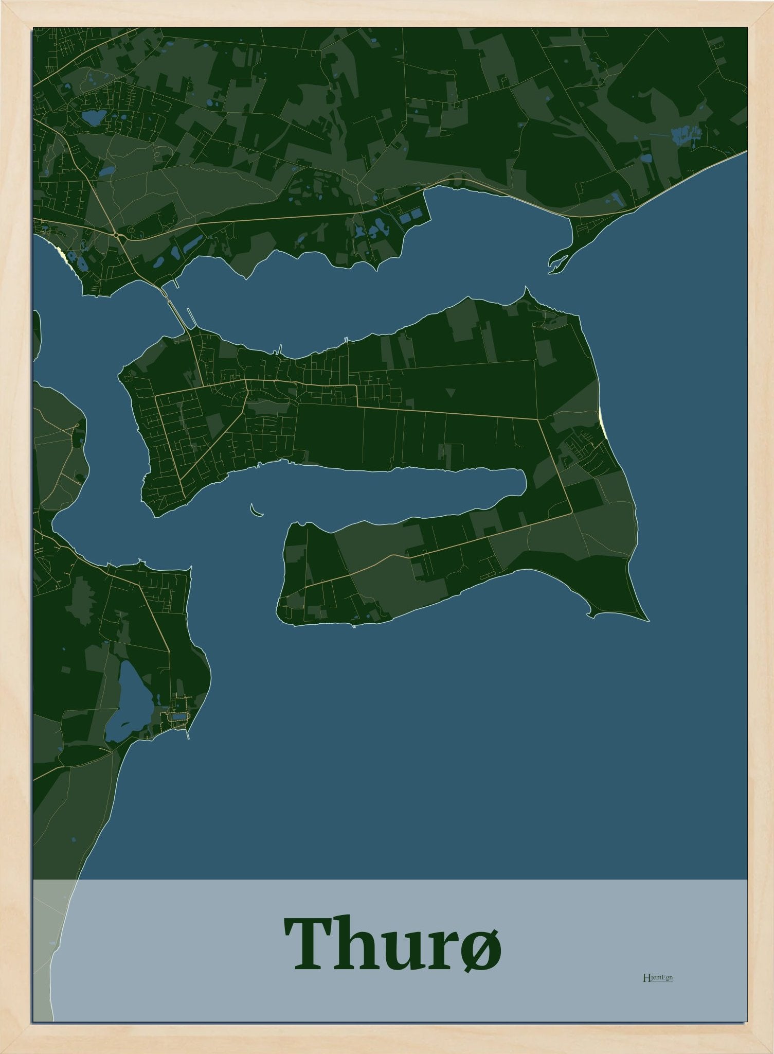Thurø plakat i farve mørk grøn og HjemEgn.dk design firkantet. Design ø-kort for Thurø