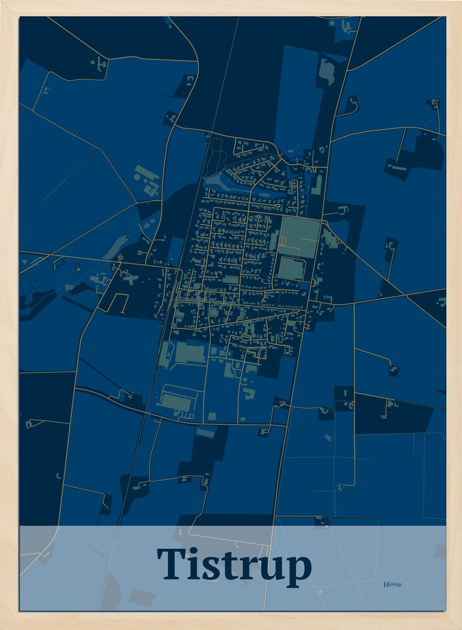 Tistrup plakat i farve mørk blå og HjemEgn.dk design firkantet. Design bykort for Tistrup