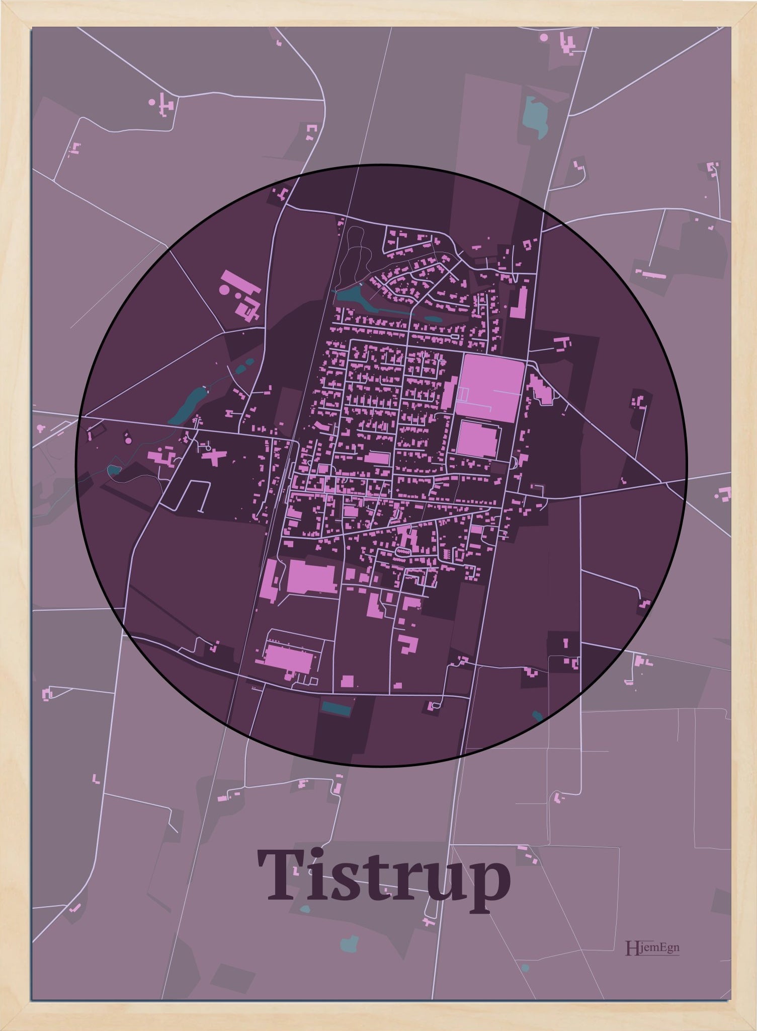 Tistrup plakat i farve mørk rød og HjemEgn.dk design centrum. Design bykort for Tistrup