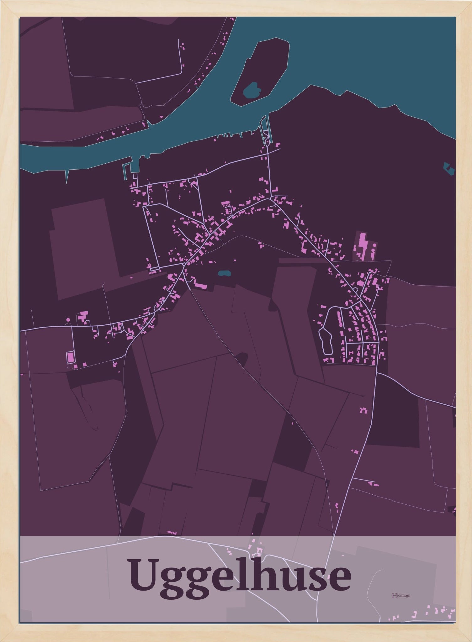 Uggelhuse plakat i farve mørk rød og HjemEgn.dk design firkantet. Design bykort for Uggelhuse